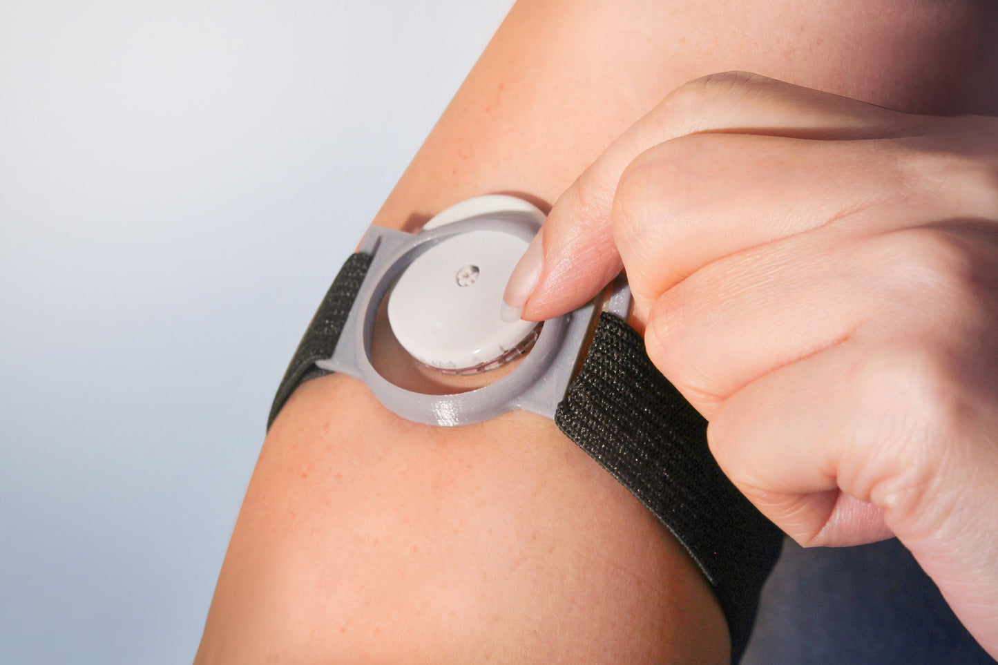 Freestyle Libre Sensor Armband for Protecting your Freestyle Libre Sensor Black Holder with Black or White Band